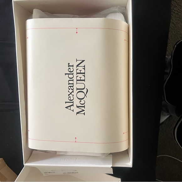 Alexander McQueens oversized Black/Red (W) - Picture 8 of 9